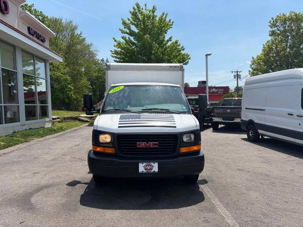 2011 GMC Savana Commercial Cutaway - Photo 3