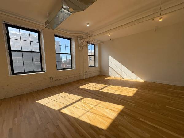 $2,700 / 908ft2 - Modern Office Loft | 908 SF in Sunset Park | Renovated Space + Amenities (Brooklyn)63912045978242120