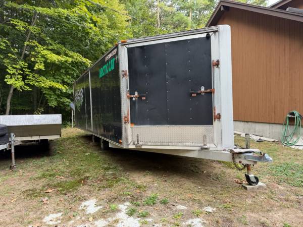 Thule enclosed 1
