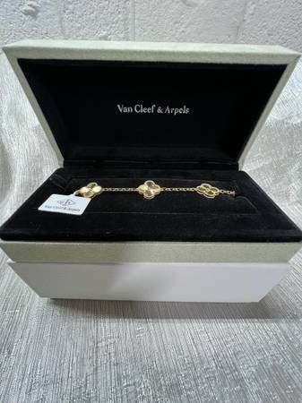 Van Cleef & Arpels Alhambra bracelet 1