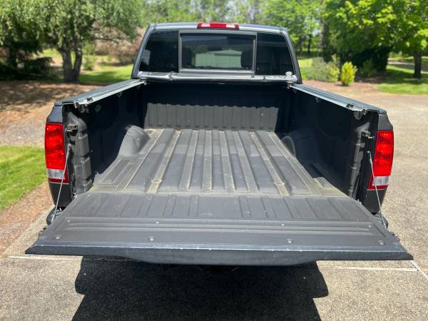 2011 Nissan Titan SV 4x4 - Photo 2