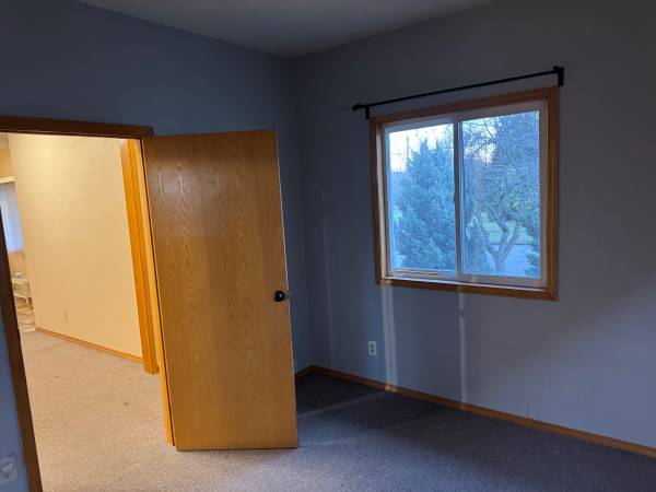 $800 / 7br - 125ft2 - $800 / 7br - 120ft2 - Heart of Woodstock private half bathroom (Woodstock)63831535529091121