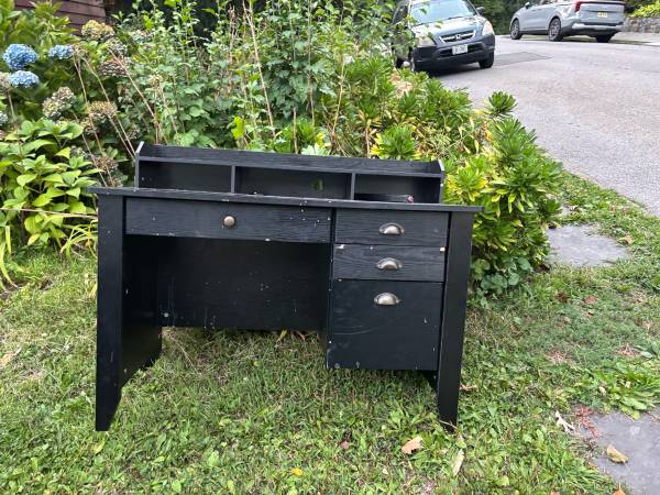 Free desk 1