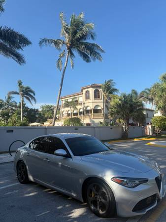 2017 Alfa Romeo Giulia Ti Sport - $17,495 (Nápoles)63470257921795122