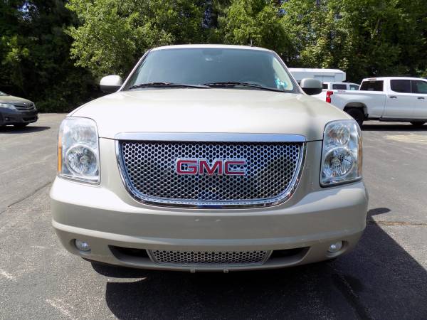 2014 GMC Yukon Denali AWD bajo kilometraje - $16,995 (Auto Authority - Derry, NH)63615292286723121