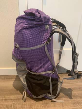 Mochila GoLite Pinnacle - Mujer Talla Mediana - $40 (Bellingham)63435811704579125
