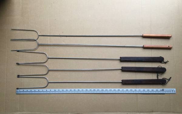 36”+ Chromed-Steel Wooden Handle Roasting Camp Fork 1