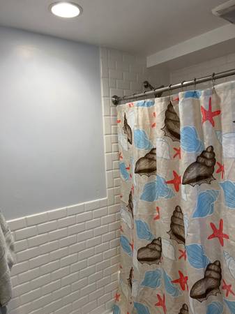 $1,100 Room available Oct 1st $1100/month (East Boston)63912518303362123
