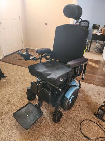 Powered wheelchair 1