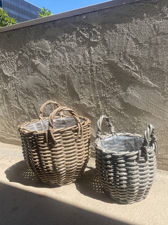 Like-New Plastic Baskets! 1