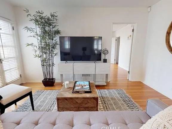 $1,020 / 3br - 1800ft2 - 💜💜Elegante unidad de 3 dormitorios/2 baños en Los Ángeles con comedor💜💜 (Los Ángeles)63655061461121121