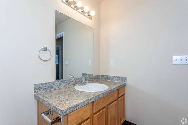 $1,777 / 2br - 1100ft2 - Ideal location! Close to everything! 2 bed / 1 bath! 1100 Sqft! (Beaverton - Beaverton)63999452528131123