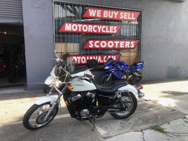 2010 HONDA SHADOW RS 750 LIKE NEW ,WHITE approximately 50-60 MPG  $449
