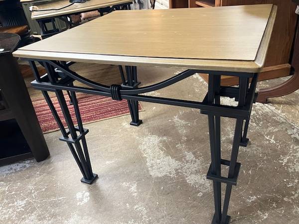 End Table with Metal Legs 64194 1
