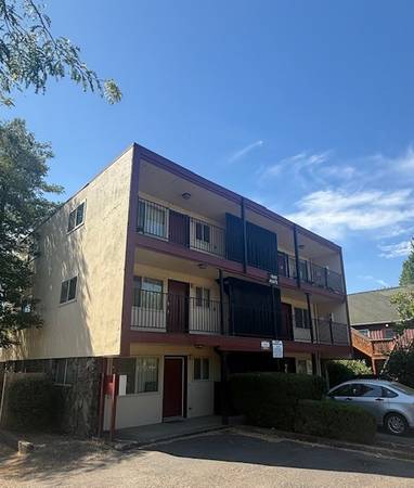 Campus 1BR/1BA w/ Washer/Dryer & Dishwasher! - 1840 Agate St #3 1