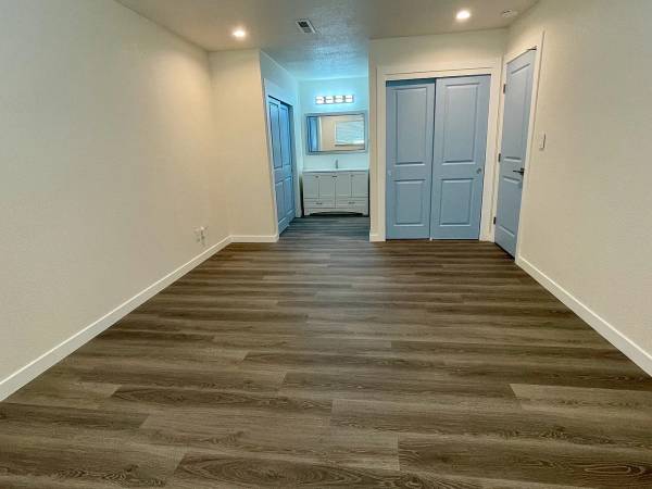 $1,350 / 2br - 1200ft2 - 区1x1分钟车程Available now newly renovated 2 bedroom 2 bath duplex/ta (Sacr (Sacramento)64043669964163123