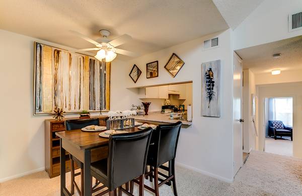 $1,450 / 2br - 1052ft2 - Ground-Level, 2BD w/ Patio Available Now! Stop By to Take a Look! (River Ridge)63792245901187122