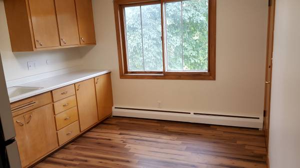 $975 / 2br - 800ft2 - Southside 2 bedroom upper, gas/elect included.  $975. Guenther Av. Osh (Oshkosh)63838113406467123