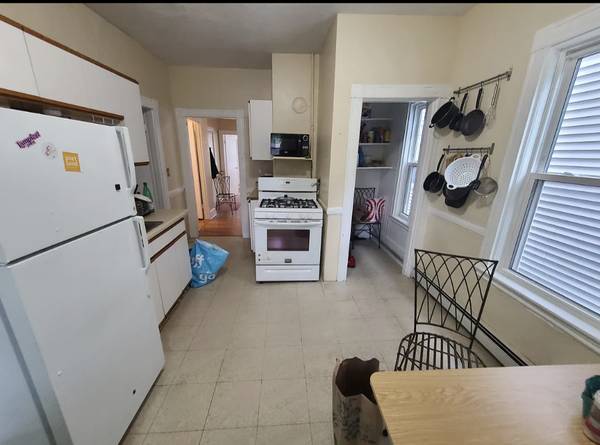 $2,400 / 2br - 950ft2 - Mucho espacio y encanto con estudio/armarios, mascotas permitidas, ¡SIN COMISIÓN! (Cambridge)63828556756483123