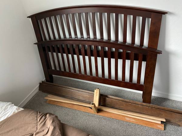 Queen size bed frame solid wood Espresso brown like new condition. 1