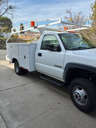 G M C 3500 Utility truck 1