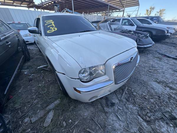 ★ 2010 CHRYSLER 300 - PARTING OUT - MT-8 - STK#M17978 ★ 1