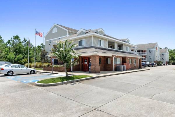 $274 Free Utilities, Fully Furnished, Studio/1B63762077864833121