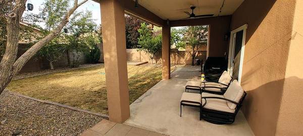 Two Bedrooms & Private Bathroom 1