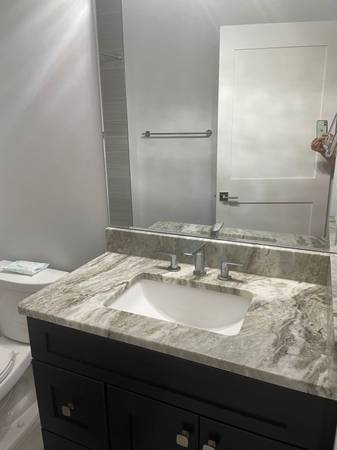 $900 2br - Habitación luminosa en edificio recién renovado (Brooklyn)63862608363395123