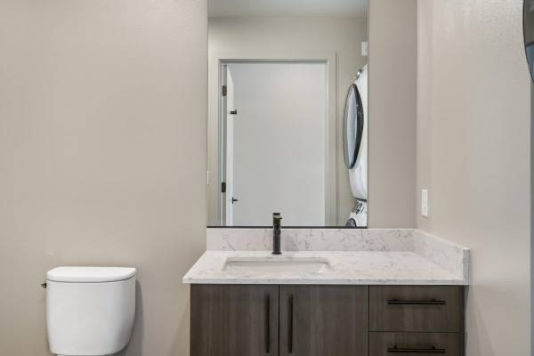 $2,350 / 1br - 662ft2 - Stay Fit w/ Our State-of-the-Art Fitness Rm UP TO 8 WEEKS FREE RENT+$$ (First Hill-Central District- DWTN Seattle)63688549335809121