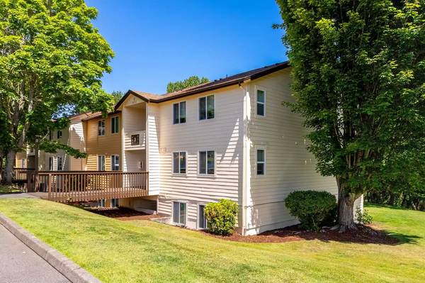 $1,945 / 2br - 933ft2 - Unbeatable location! 2 bed, 1.5 bath - Ready for move-in! (Tacoma - West End)63910063427587122