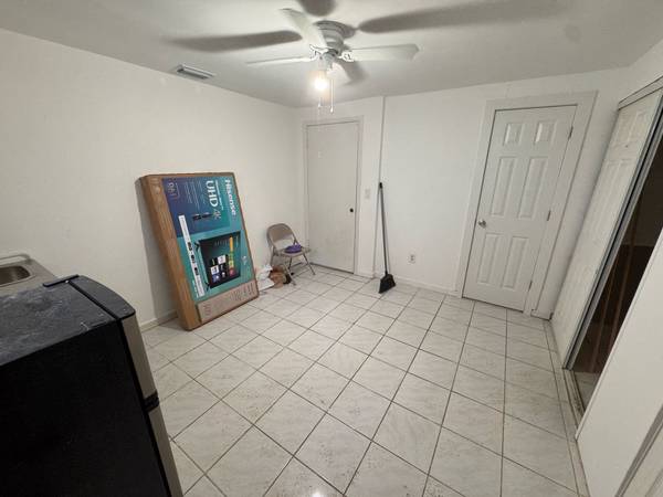Efficiency For Rent - 1 Br 1