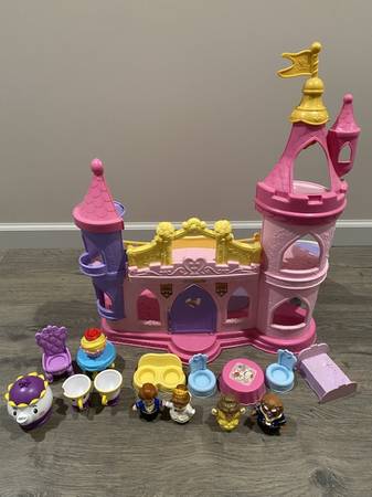 LITTLE PEOPLE DISNEY BELLE'S DANCING PRINCESS CASTLE  / PALACE 1