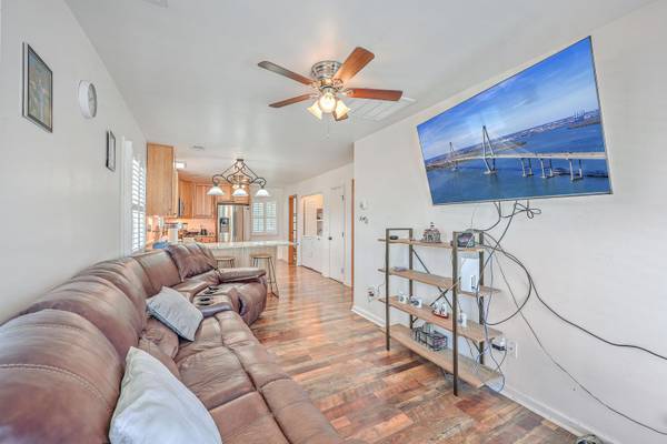 $1,260 / 1br - 855ft2 - Bonneau lake view rental near woods with Wrap-Around Deck good for one64016109030659121