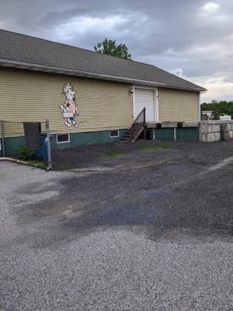 $1,000 / 1050ft2 - Camper parking and warehouse storage (Mt wolf)64165010174979120