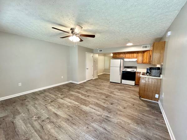 $1,048 / 480ft2 - Studio – All-In-One Living @ Lakeland Hills – Ready Nov 7! (Jefferson City)63815667127809124