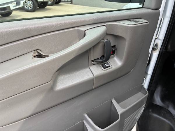 2015 Chevrolet Express 2500 - Photo 10