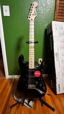 Squier Sonic Strat HSS (Black) 1