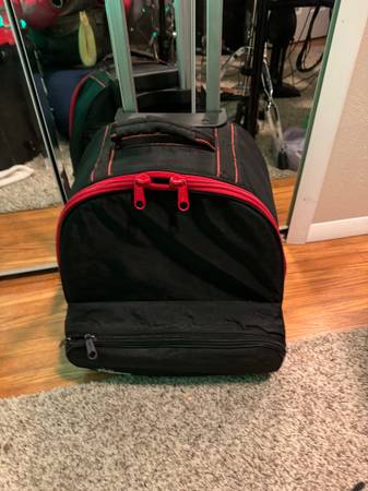 Vic Firth snare drum with stand and rolling case 1