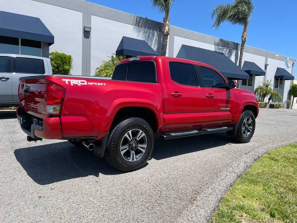 2017 Toyota Tacoma TRD Sport camioneta negra - $19,297 (28046 Del Rio Rd Ste Abr)63440629948545124