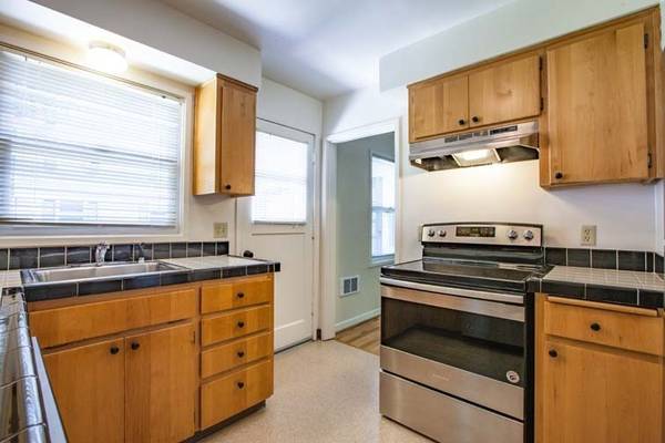 $2,200 / 2br - 950ft2 - Newly Built 2 Bdrm w/Mid-Century Style ~Accepting Apps Today! (Cedar Hills, SW Portland, Providence)63895124476547124