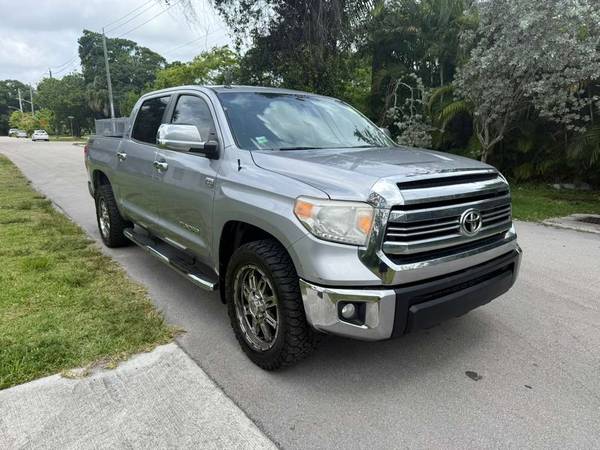 2016 Toyota Tundra CrewMax SR5 - Photo 2