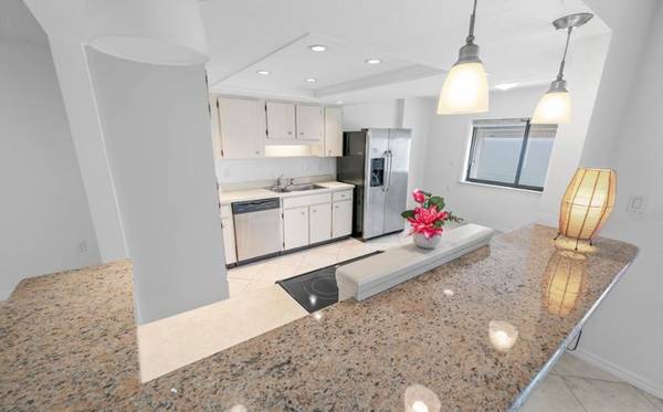 $2820.00 / 2br - 1800ft2 - ONE OF A KIND - 17th floor Direct Ocean and Intracoastal Views63791497657091124
