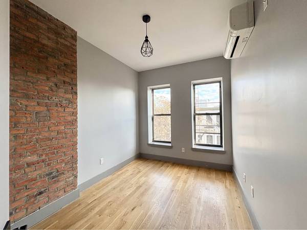 Prime Ridgewood! Spacious rooms available in 4br/2ba, Laundry/Roof 1