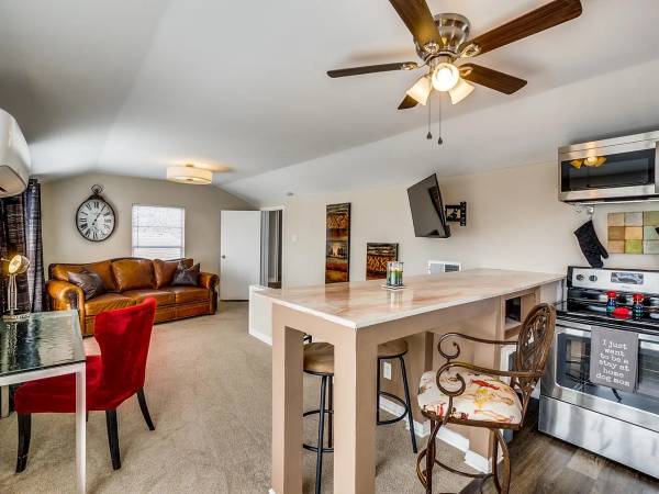 $1,050 / 1br - 1050ft2 - Bien equipado, acogedor y cómodo 1/1 con todo listo para ti al llegar! (Dallas)63867602300291121