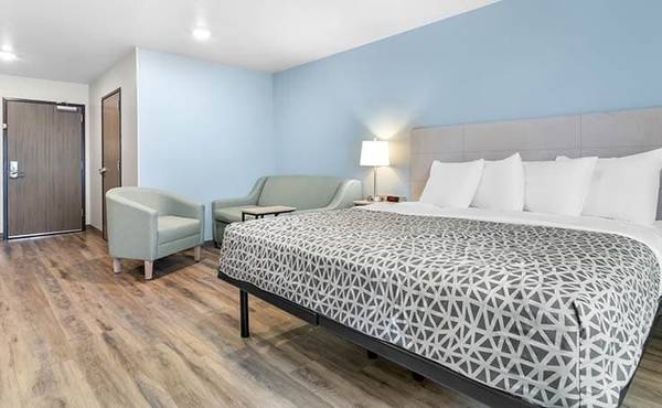 $385 / 1br - Low weekly and monthly rates, 4 miles from downtown Elkhart (810 E Windsor Ave, Elkhart, IN)63660196033537122