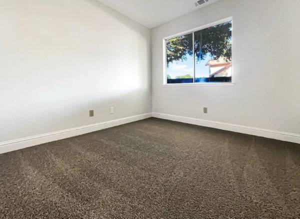 $2,590 / 3br - 1462ft2 - KITCHEN REMODEL UNIT, PRIVATE IN-GROUND POOL, AND PET FRIENDLY! (Sacramento)64044023671810123