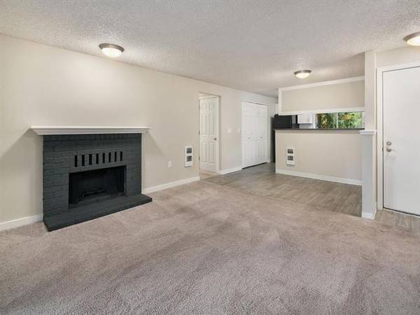 $2,145 / 3br - 1100ft2 - Be at Home Here With Village Fair! (Bremerton)63874306480129123