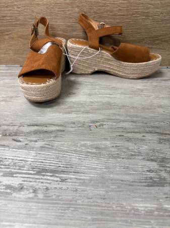 New In Box - Universal Threads Morgan Sandals - Size 6.5W 1