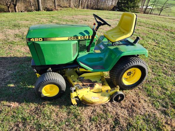 John Deere 420 Lawn Garden Tractor 1